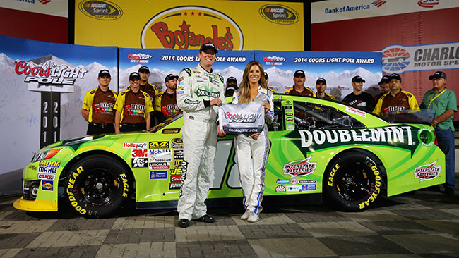 Kyle Busch si prende la pole a Charlotte