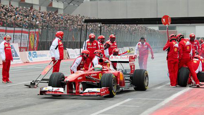 Motor Show: Fisico ha scaldato i tifosi del Cavallino