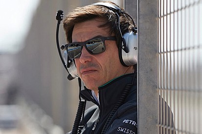 Toto Wolff si infortuna di nuovo, stavolta al ginocchio