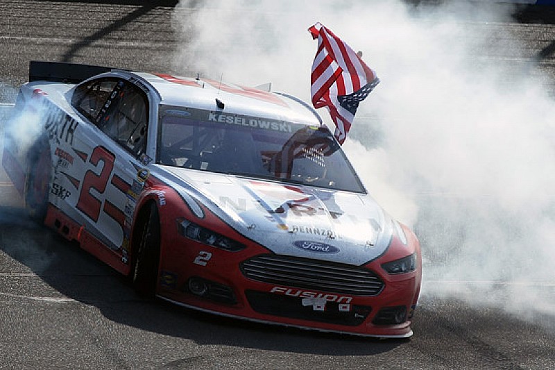 L'ultimo restart sorride a Brad Keselowski a Fontana