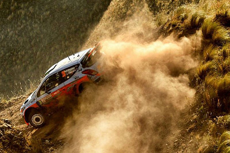 Argentina, PS9 annullata per incidente a Paddon