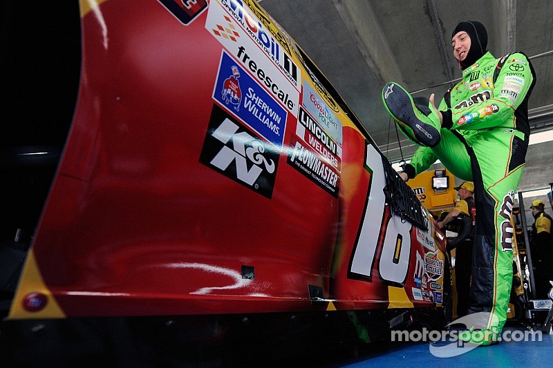 Kyle Busch da la bienvenida a su hijo
