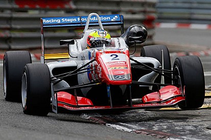 Dennis concede il tris: sue le pole a Pau!