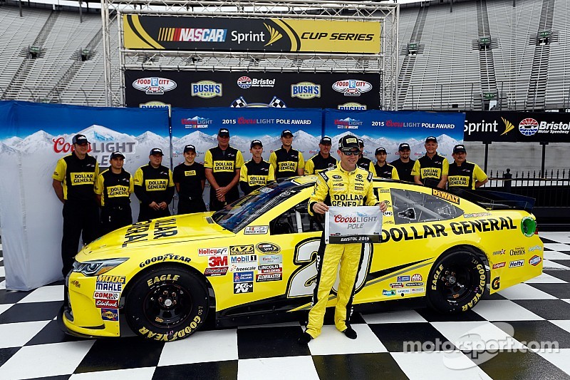 Matt Kenseth se gana su primera pole en el Charlotte Motor Speedway