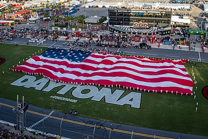 Daytona não vai banir a bandeira dos confederados para o 4 de julho, mas...