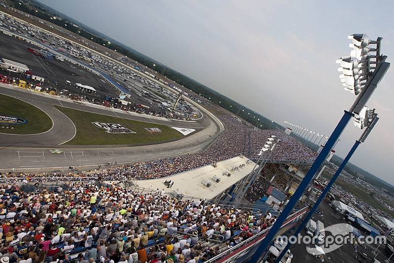 NASCAR cancela práctica de Sprint Cup en Kentucky