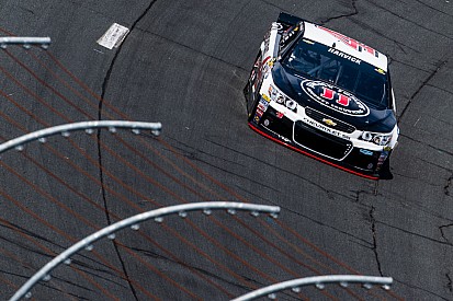 Harvick lidera práctica; Gordon pasa problemas en el garage