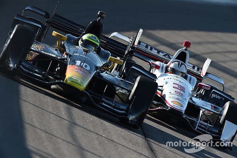 Castroneves roba la pole position