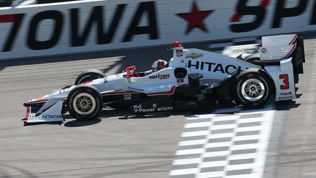 Castroneves si prende la pole all'Iowa Speedway