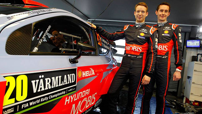 Kevin Abbring con Paddon nel team Hyundai Mobis
