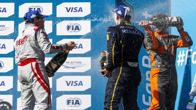 Il primo degli ePrix londinesi si concede a Buemi