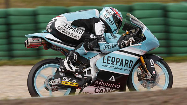 Assen, Libere 1: Romano Fenati insegue Danny Kent