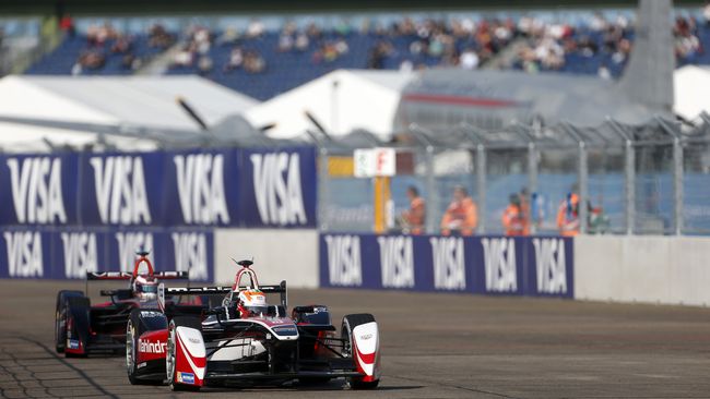 Ventotto secondi a Chandhok per consumo eccessivo