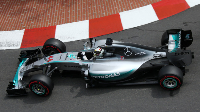 Hamilton centra la prima pole a Monaco