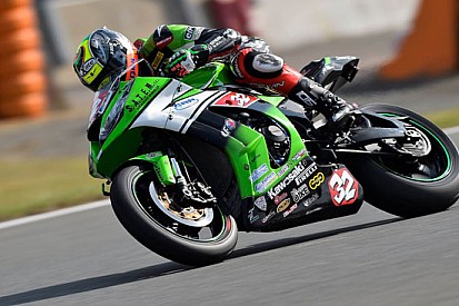 Mercado cade e Savadori firma la pole position