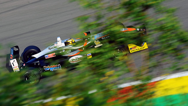 Stuvik si prende la pole a Spa