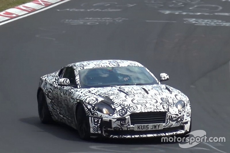 Vidéo - Un proto Aston Martin DB11 camouflé surpris sur la Nordschleife!