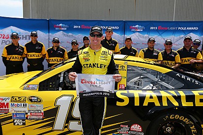 Carl Edwards logró la pole para la Brickyard 400