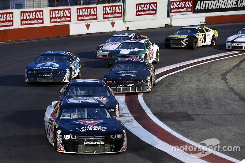 Andrew Ranger gagne par une mince avance en NASCAR Canadian Tire