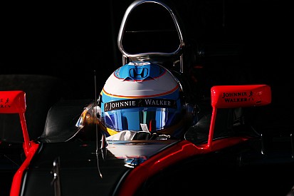 Alonso se siente frustrado por la falta de pruebas, dice Dennis