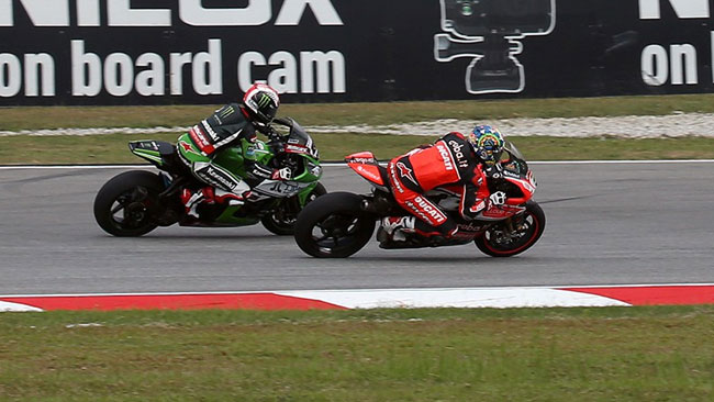 Sepang, Gara 1: Rea batte Davies, ma terzo c'è Biaggi!