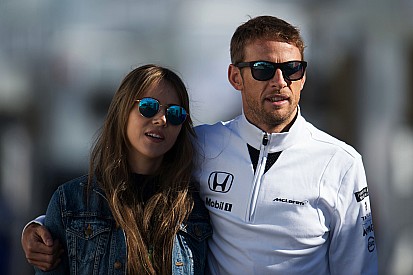 Jenson Button sufre un robo en Francia