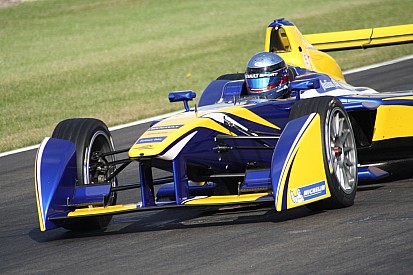 Tests officiels Donington - Déjà de grandes disparités dans les préparatifs