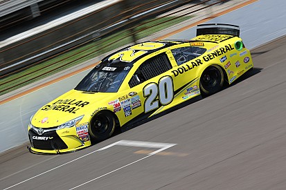 Kenseth conquista a pole para Michigan; Gibbs domina grid