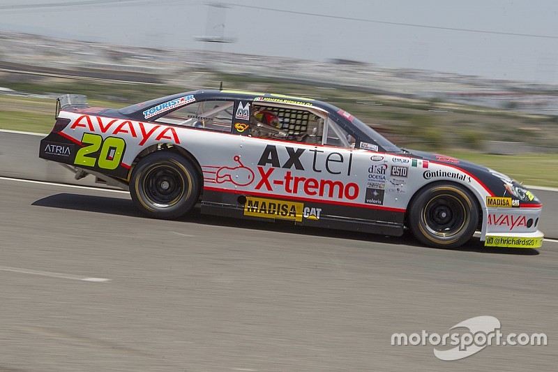 Homero Richards gana la pole position