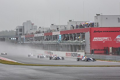 Кари сделал шаг к титулу, выиграв на Moscow Raceway