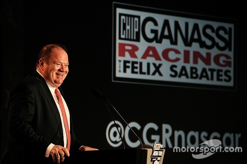 Chip Ganassi fratura a clavícula em queda de bicicleta