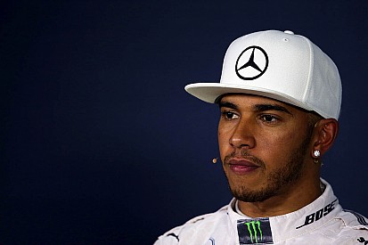 Com "pena", Hamilton não acredita em McLaren forte em 2016