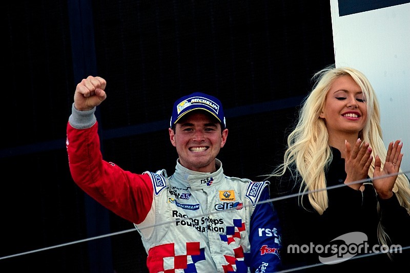 Il Nurburgring è terra di Rowland, pole anche in Gara 2