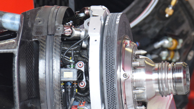 Ferrari: i mille fori nei dischi Brembo sono ora obliqui