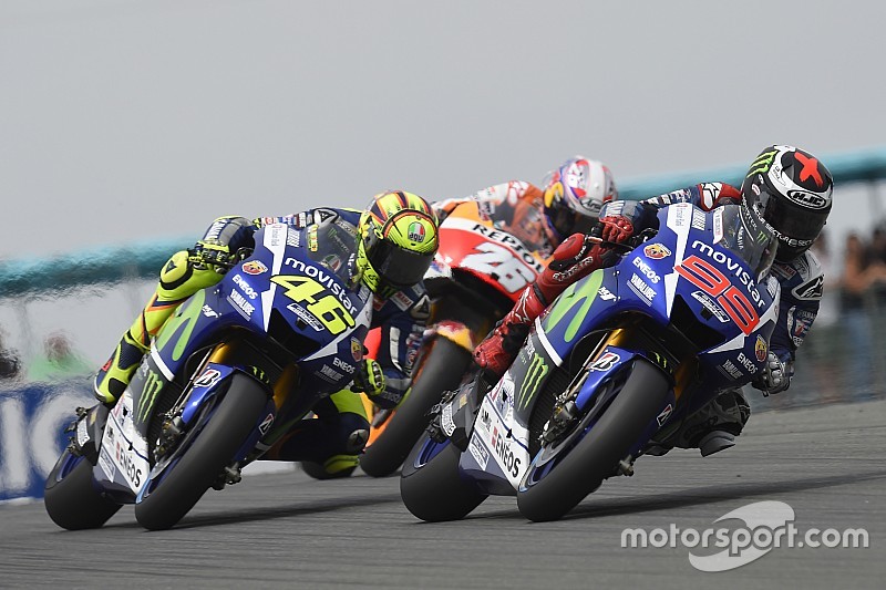 Rossi perd de précieux points face à un Lorenzo