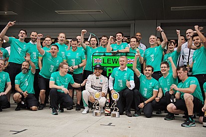 Mercedes se coronó campeón tras la sanción a Raikkonen