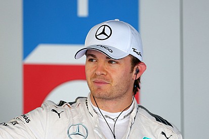 Rosberg diz que não conseguia virar por defeito no acelerador
