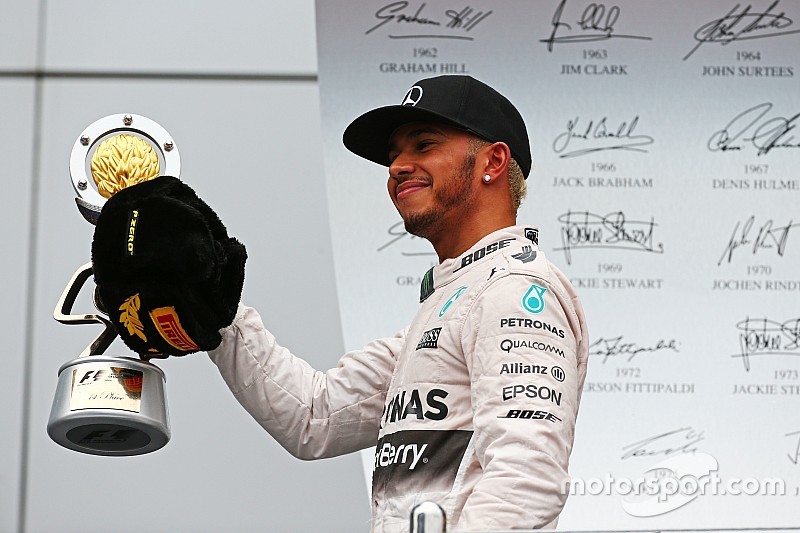 Hamilton ultrapassa marca de Senna: