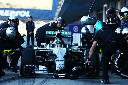 Mercedes niega temor por problemas mecánicos