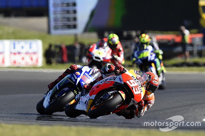 Marquez beffa Lorenzo all'ultimo giro a Phillip Island
