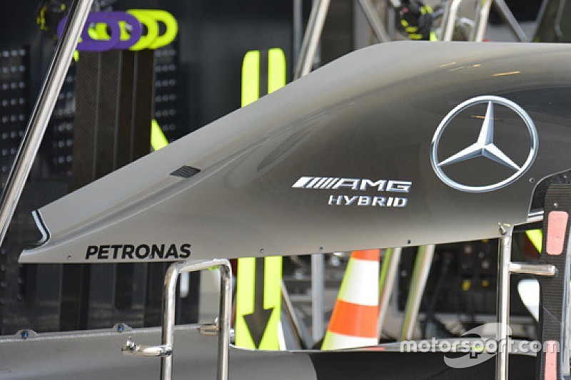 Mercedes: cofano motore con la pinna più piccola
