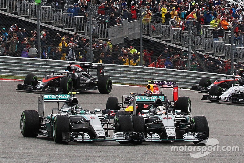 Mercedes plant gesprek met Hamilton over rijstijl