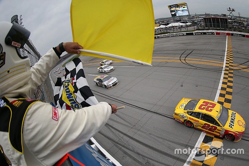 Logano wint na controversiële finish op Talladega