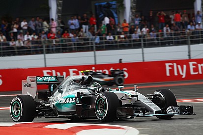 Rosberg vence e mantém esperança no vice-campeonato