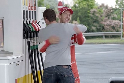 Em "pegadinha", Vettel surpreende clientes em posto