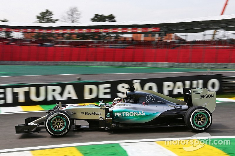 Hamilton dominó la primera práctica en Brasil
