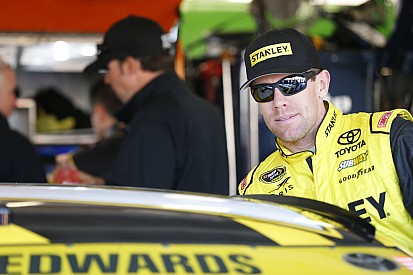 Edwards marca el mejor tiempo en una práctica recortada por lluvia