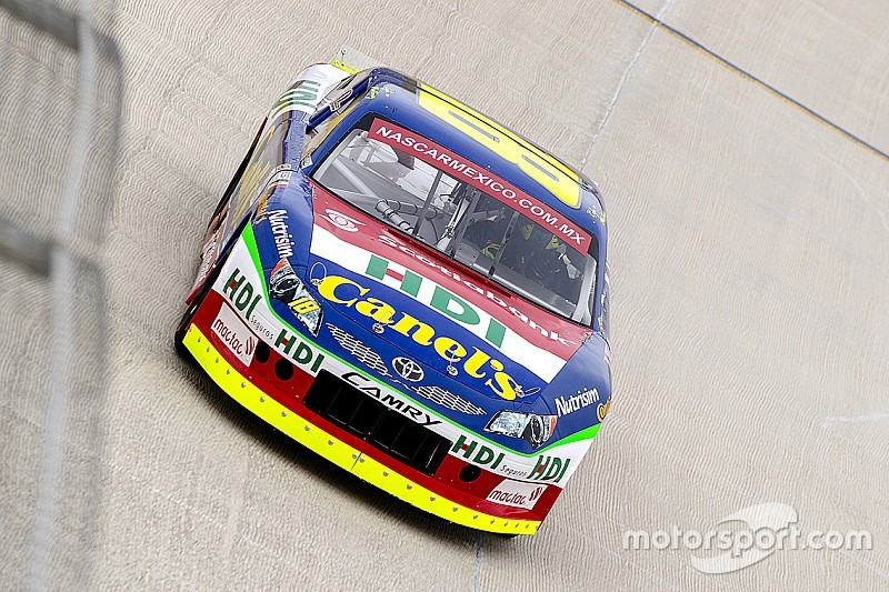Rafael Martínez se lleva la última pole de NASCAR México