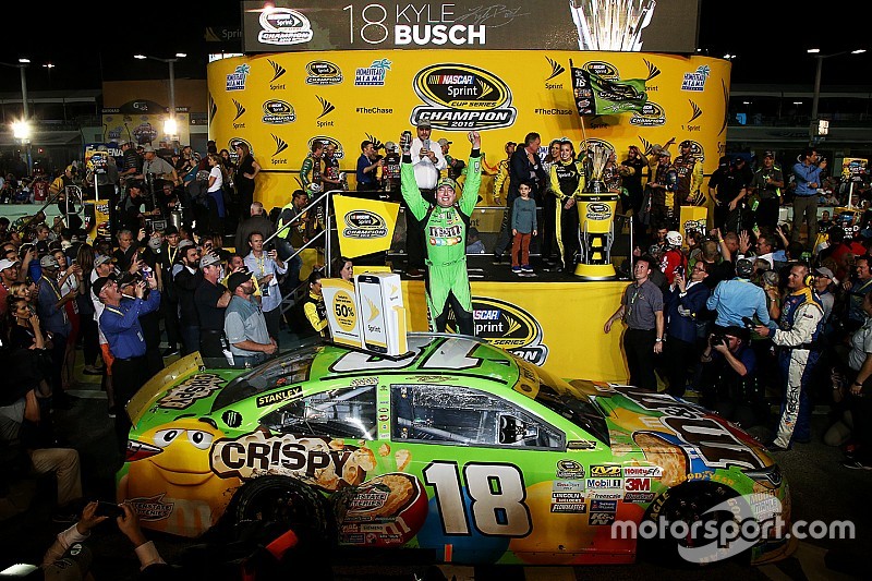 Kyle Busch trionfa ad Homestead ed è campione!