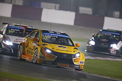 Catsburg eindigt WTCC-seizoen met 'grote klap'